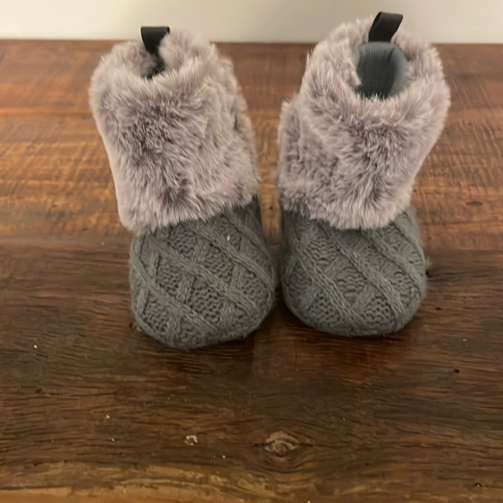 Great booties, 6-9 months, not worn